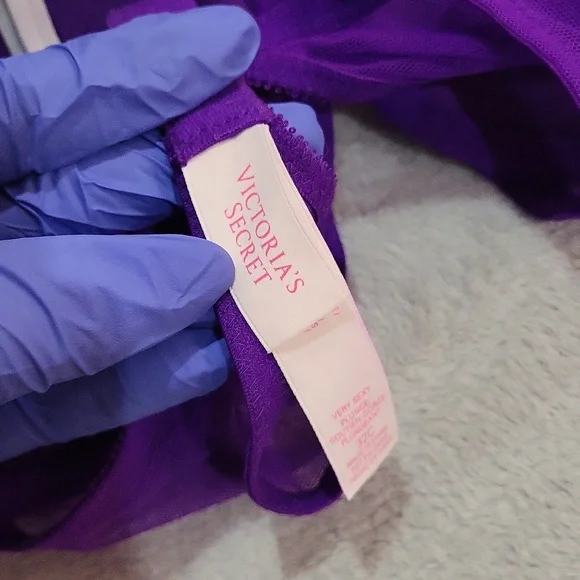 Victoria's Secret Bra - Picture 7 of 10